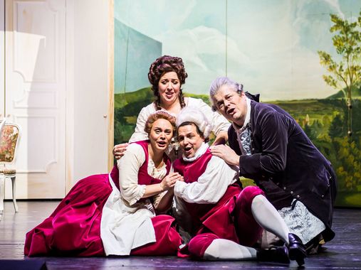Eine Szene des Theaterstücks Die Hochzeit des Figaro im Theater Lübeck