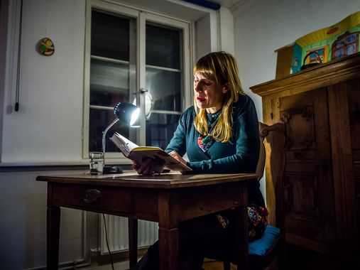 Lesung einer Frau während der Literaturnacht 