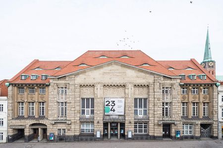 Die Außenfassade des Theaters Lübeck